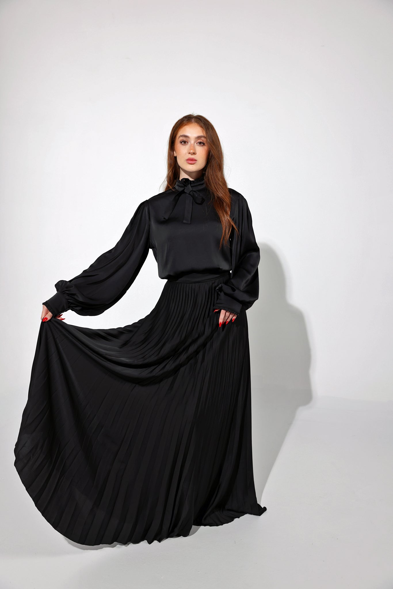 Elegant Black Long Pleated Skirt | 1Skirt1Top